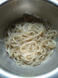美味菠菜粉条做法图解6)