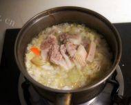 「绿色食物」酸菜白肉做法图解6)
