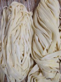 色泽鲜亮的红烧牛肉面做法图解16)