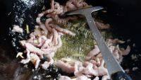 家常菜甜椒炒肉做法图解6)