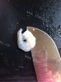 家常菜豌豆炒虾仁做法图解3)