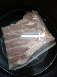 家常菜梅菜扣肉做法图解2)