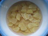 土豆片炒青椒自制做法图解3)