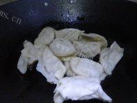 常吃不腻的油煎饺子做法图解3)