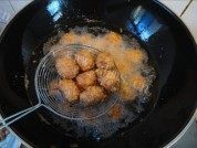美味的油炸肉圆子