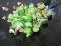 可口的香菇西兰花做法图解8)