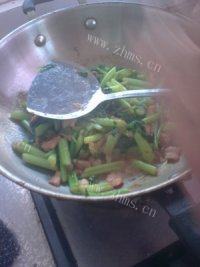 家常菜肉炒芹菜