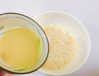 自制黑芝麻鸡蛋卷做法图解6)