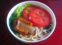 美味的排骨面