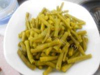 下饭的酸豆角炒肉做法图解3)