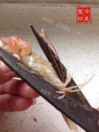 美味的白灼虾做法图解4)