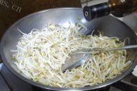 家常菜素炒绿豆芽做法图解10)