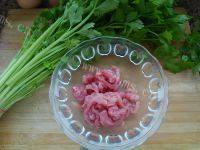 家常菜芹菜炒肉丝做法图解1)