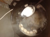 美味的紫菜丸子汤做法图解5)