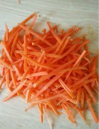胡萝卜土豆丝做法图解2)