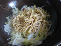 家常菜白菜炒豆片做法图解5)