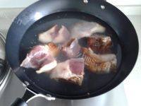 香飘的青椒炒腊肉做法图解1)