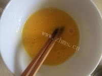 甜甜的鸡蛋煎蜜枣粽子做法图解2)