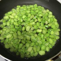 清香油汆豆瓣做法图解6)