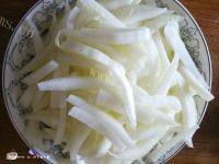 家常菜白菜梗炒肉做法图解2)