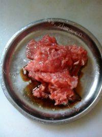 家常菜芹菜炒牛肉做法图解3)