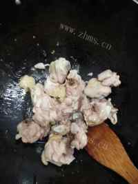 咸甜适中的鸡腿炖土豆做法图解3)