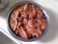 家常土豆粉蒸肉做法图解7)