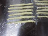 不腻的香葱芝士辫子面包做法图解9)