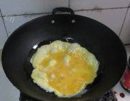在家做的菠菜炒鸡蛋做法图解4)