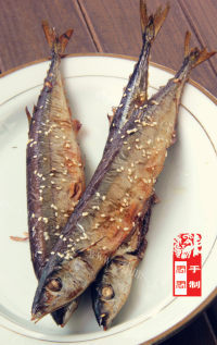 喷香的烤秋刀鱼