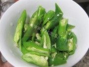 美味的榨菜肉皮做法图解4)