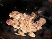 美味的鲍汁焖鸡做法图解2)