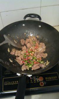 甘脆的土豆焖排骨做法图解4)