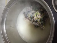 色香味俱全的皮蛋瘦肉粥做法图解9)