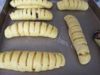 美味的毛毛虫豆沙面包做法图解9)