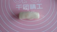 DIY豆沙菊花酥做法图解7)