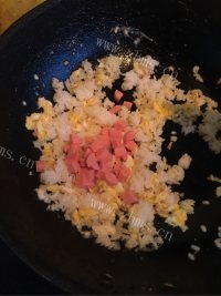 美味的焗蛋炒饭做法图解3)