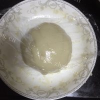 自制瓜子奶黄馅冰皮月饼做法图解7)