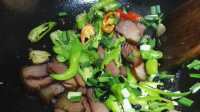 家常菜青椒炒腊肉做法图解6)