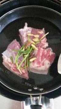 家常菜梅菜扣肉做法图解3)