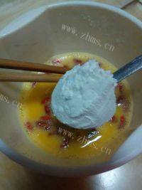美味的枸杞鸡蛋饼做法图解2)