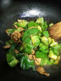 经典家常青椒炒肉