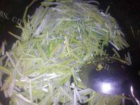 香飘的蒜黄炒鸡蛋做法图解6)
