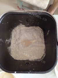 好吃的养生黑芝麻面包做法图解6)
