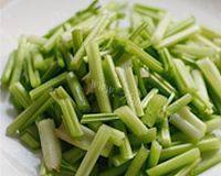 口感饱满的芹菜炒瘦肉做法图解2)