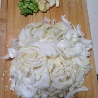 白菜炖豆腐的做法图解一