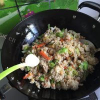风味包包菜炒抓饭做法图解6)