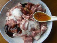 美味的板栗鲜肉粽做法图解3)