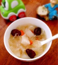 美味的银耳雪梨羹
