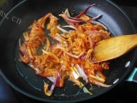 特色美食泡菜炒年糕做法图解8)